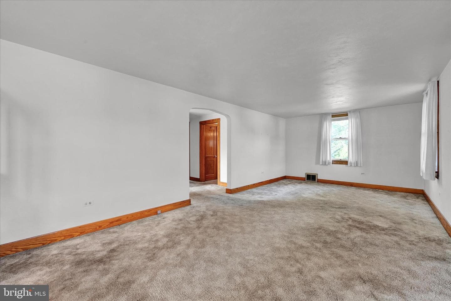 1910 E Cumberland photo 7