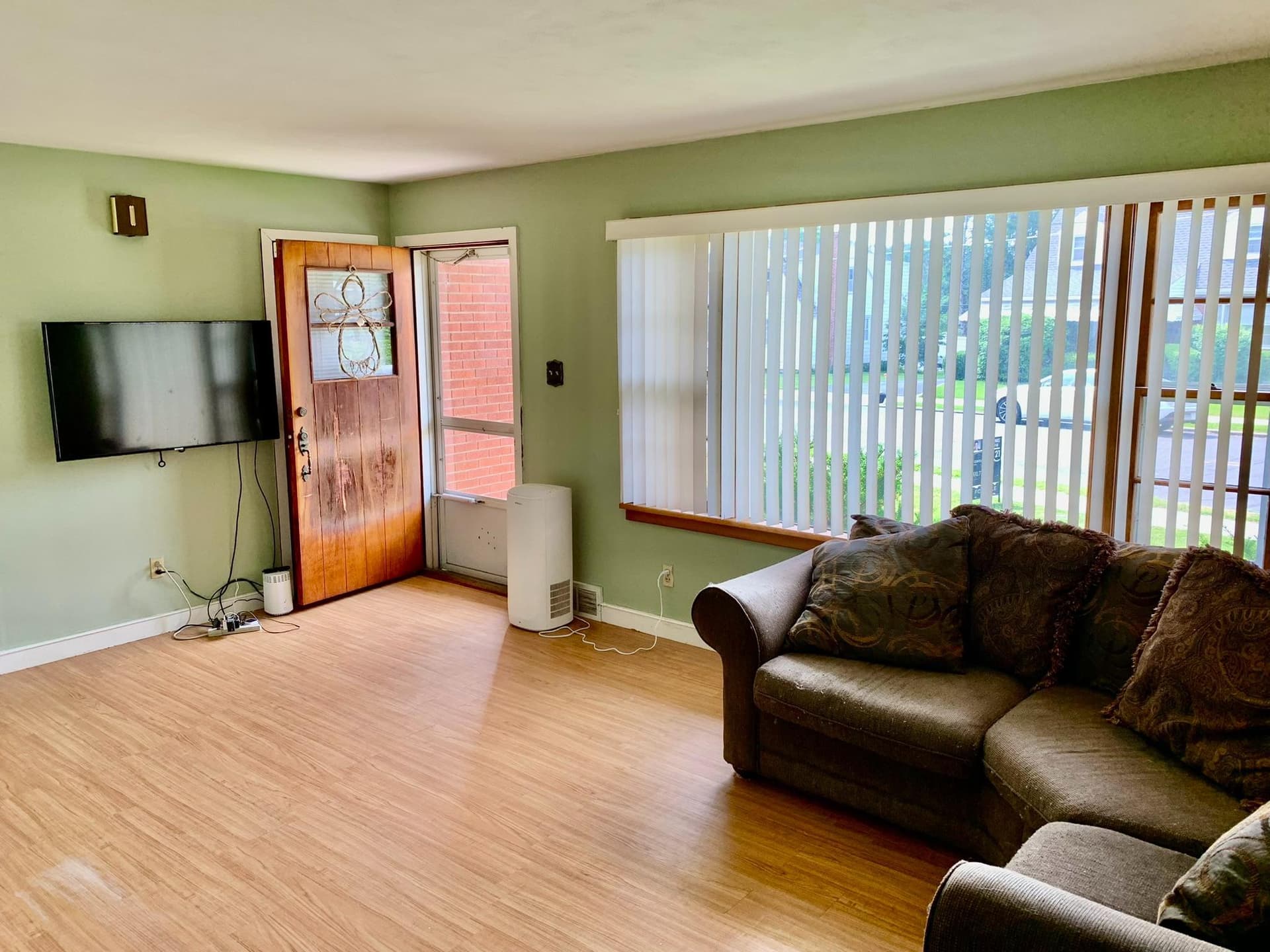 115 E Pershing Avenue photo 4