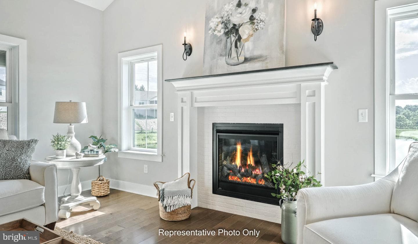 720 Longwood Manor photo 10