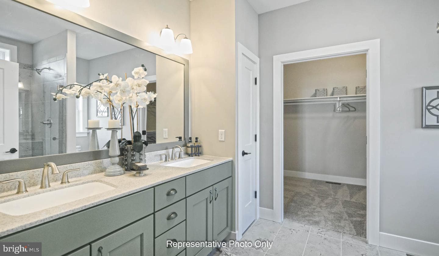 720 Longwood Manor photo 19