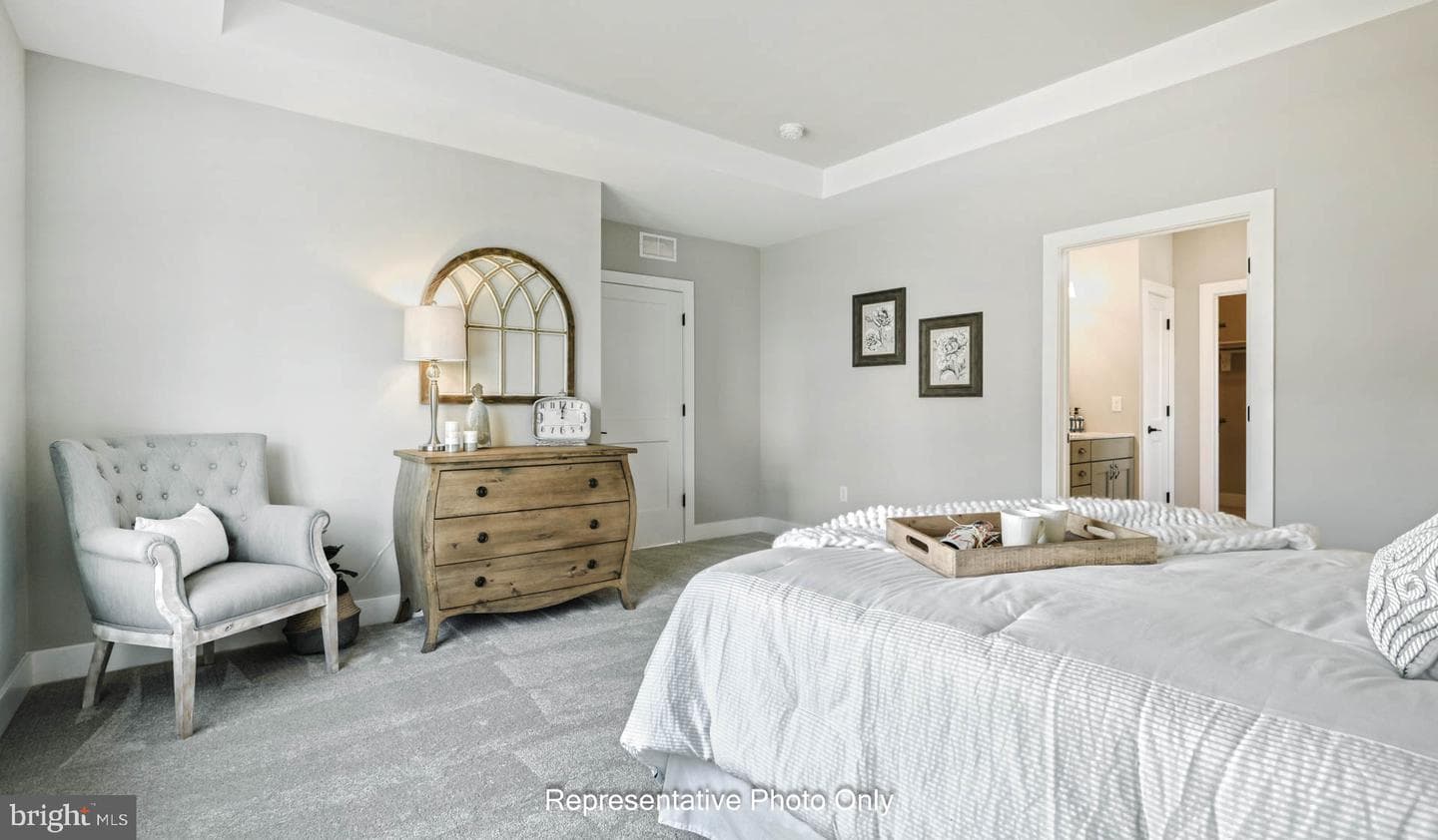 720 Longwood Manor photo 20