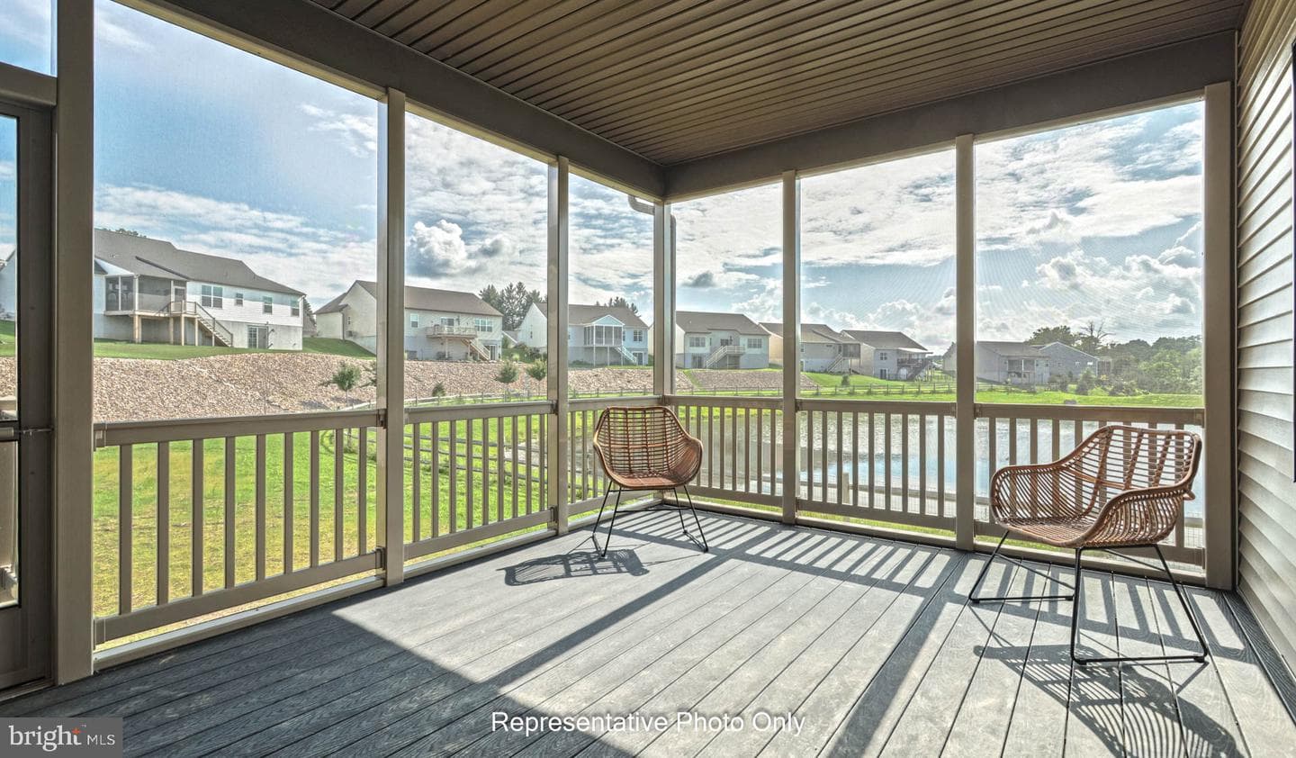 720 Longwood Manor photo 4