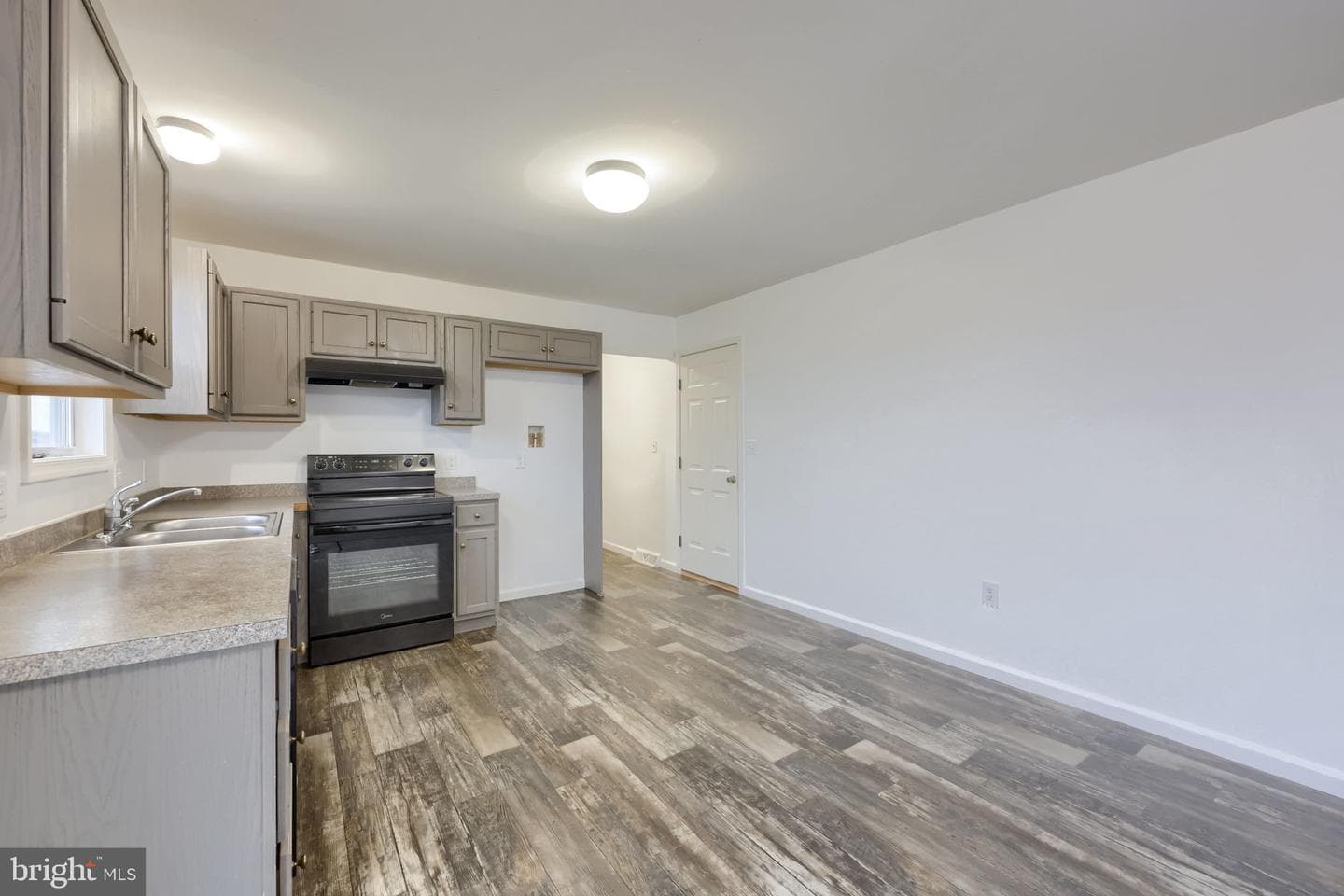 10 Hillside Drive photo 13