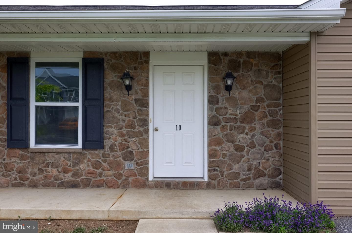 10 Hillside Drive photo 4