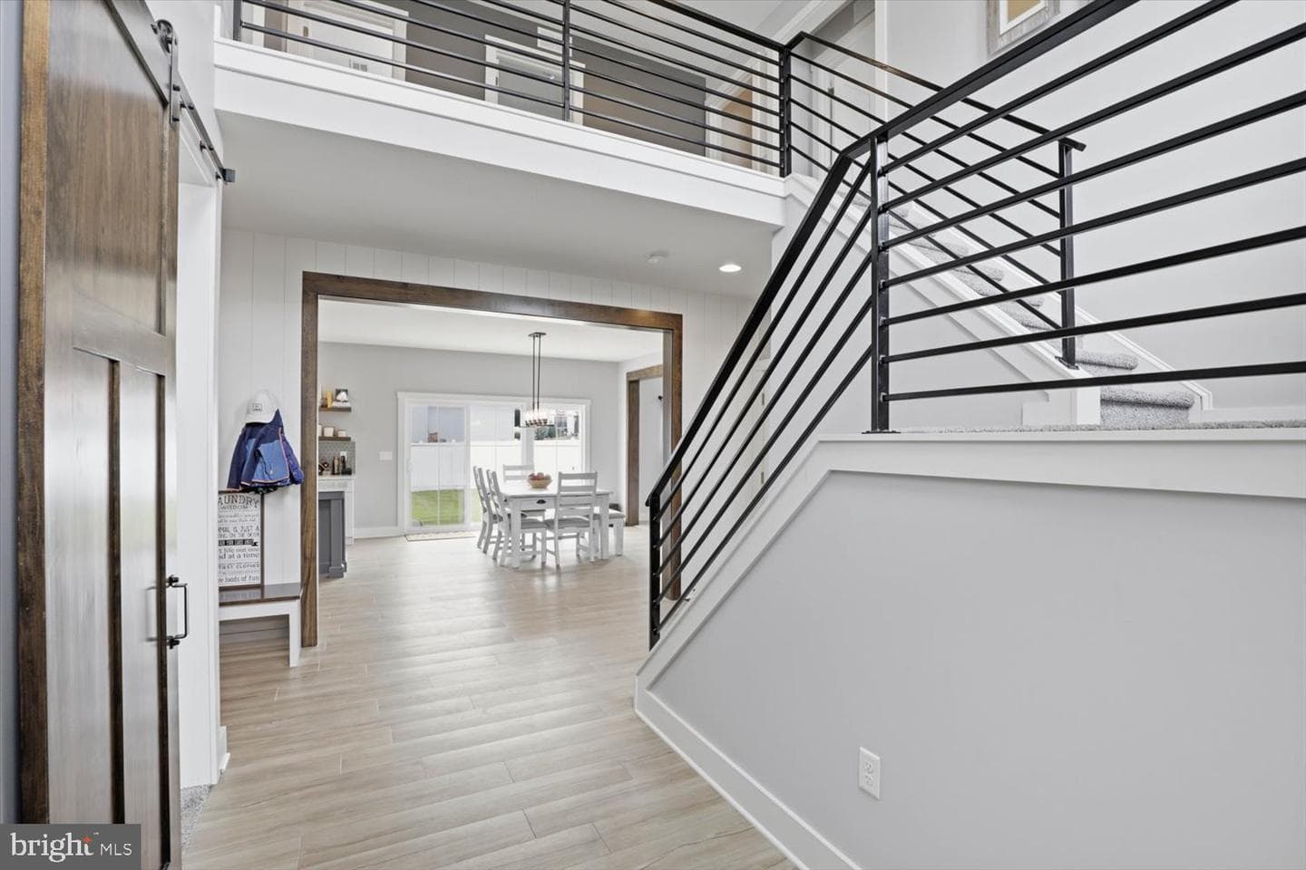 572 Nottingham Way photo 2
