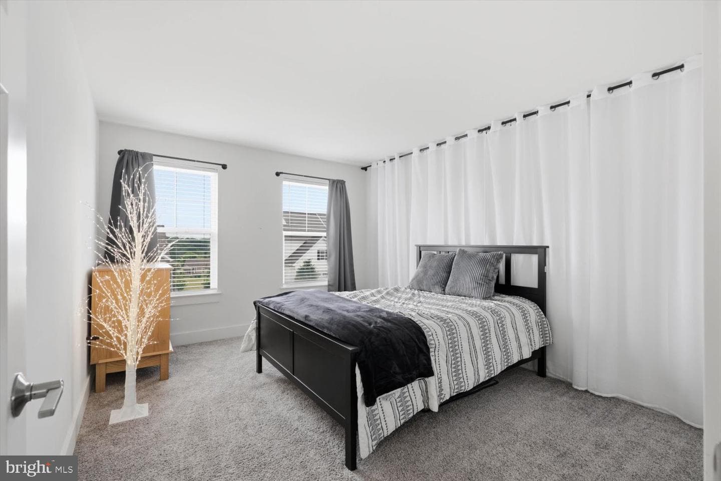 572 Nottingham Way photo 22