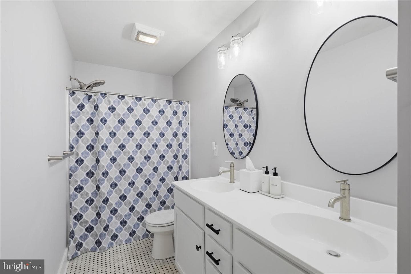 572 Nottingham Way photo 25
