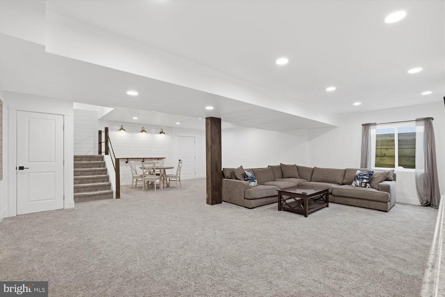 572 Nottingham Way photo 26
