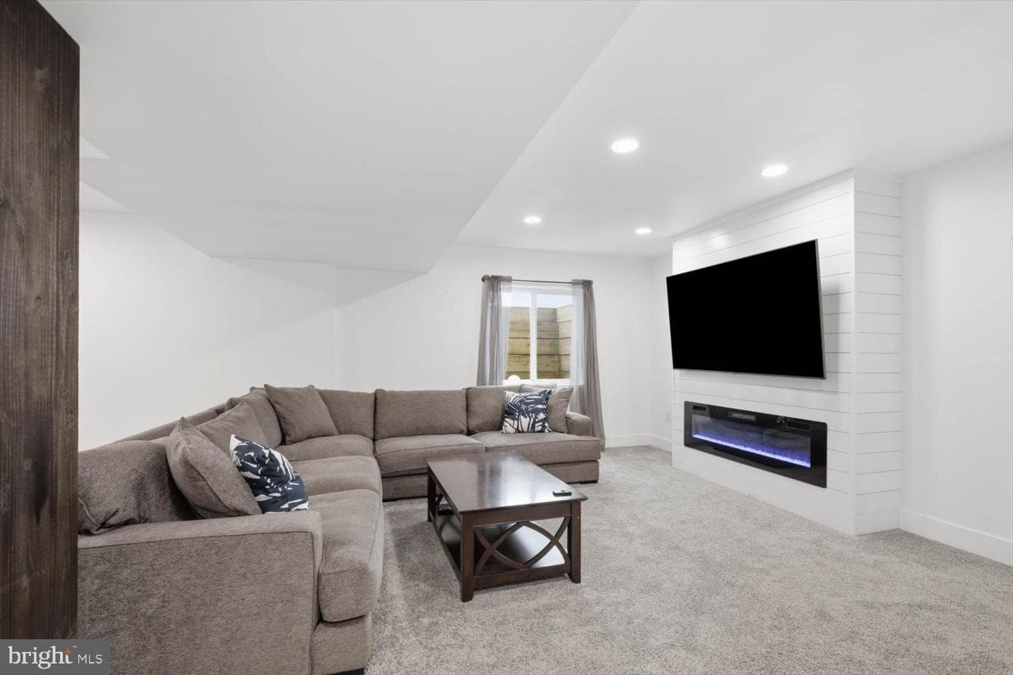 572 Nottingham Way photo 29