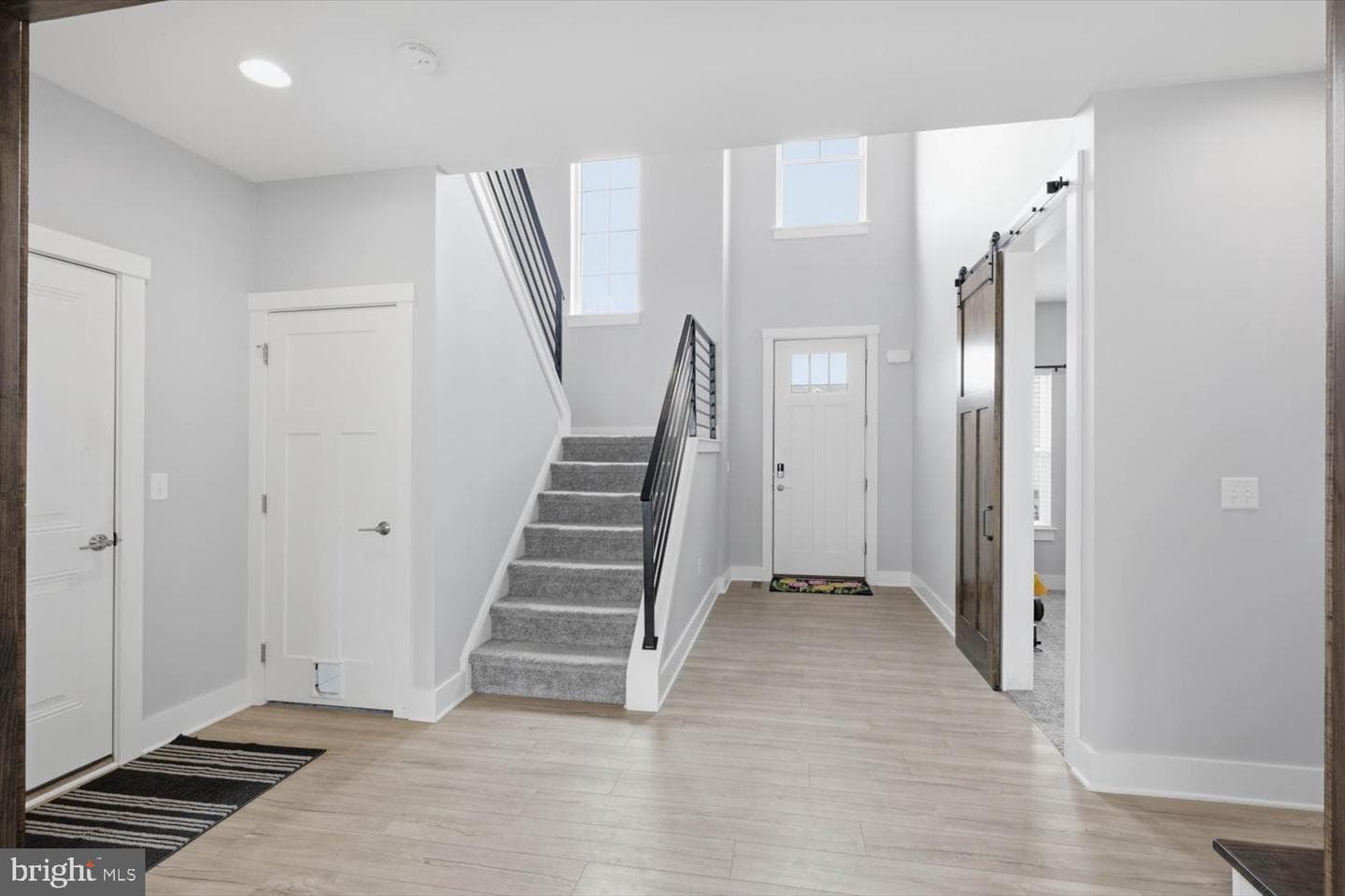 572 Nottingham Way photo 3