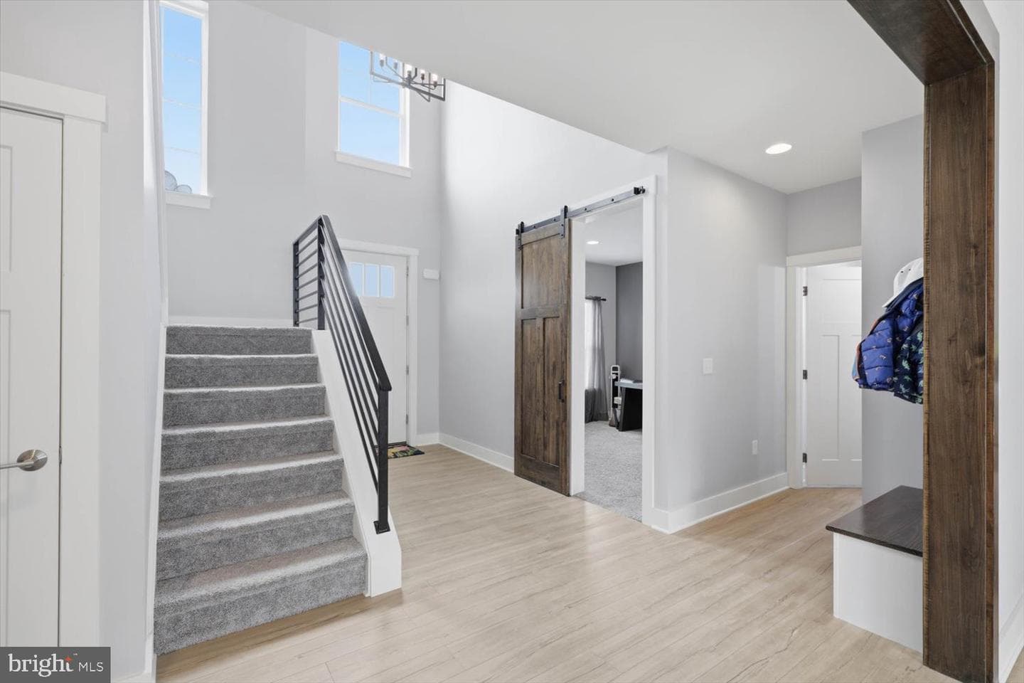 572 Nottingham Way photo 4