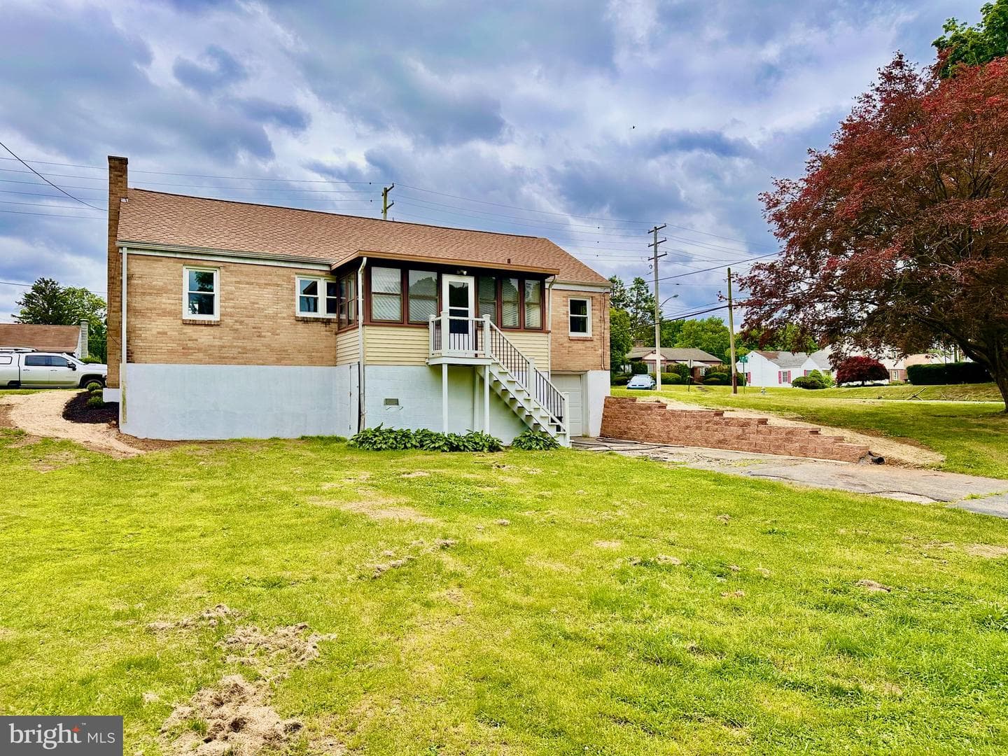 301 E Poplar Street photo 4