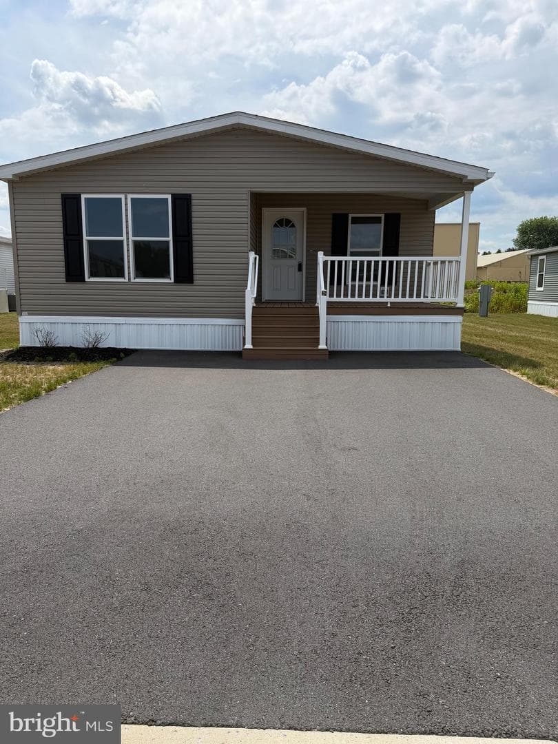 28 Evergreen Aly, Palmyra
