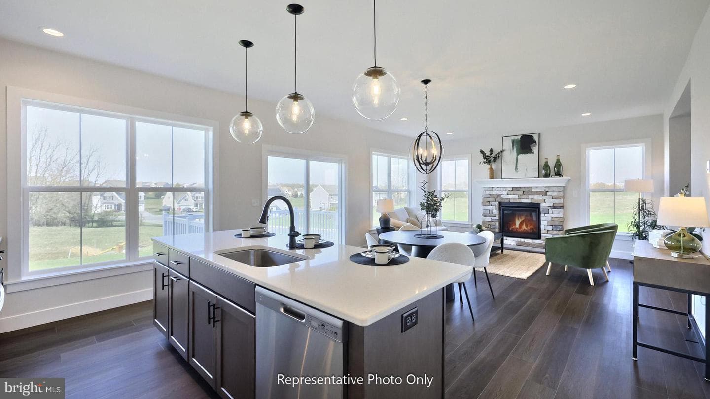 37 Canterbury Lane photo 8
