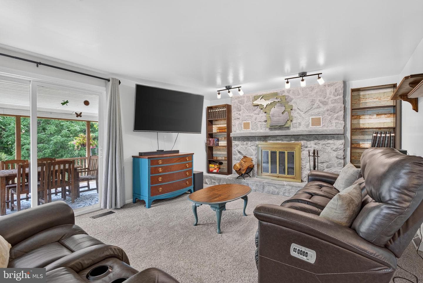 610 E Walnut Street photo 20