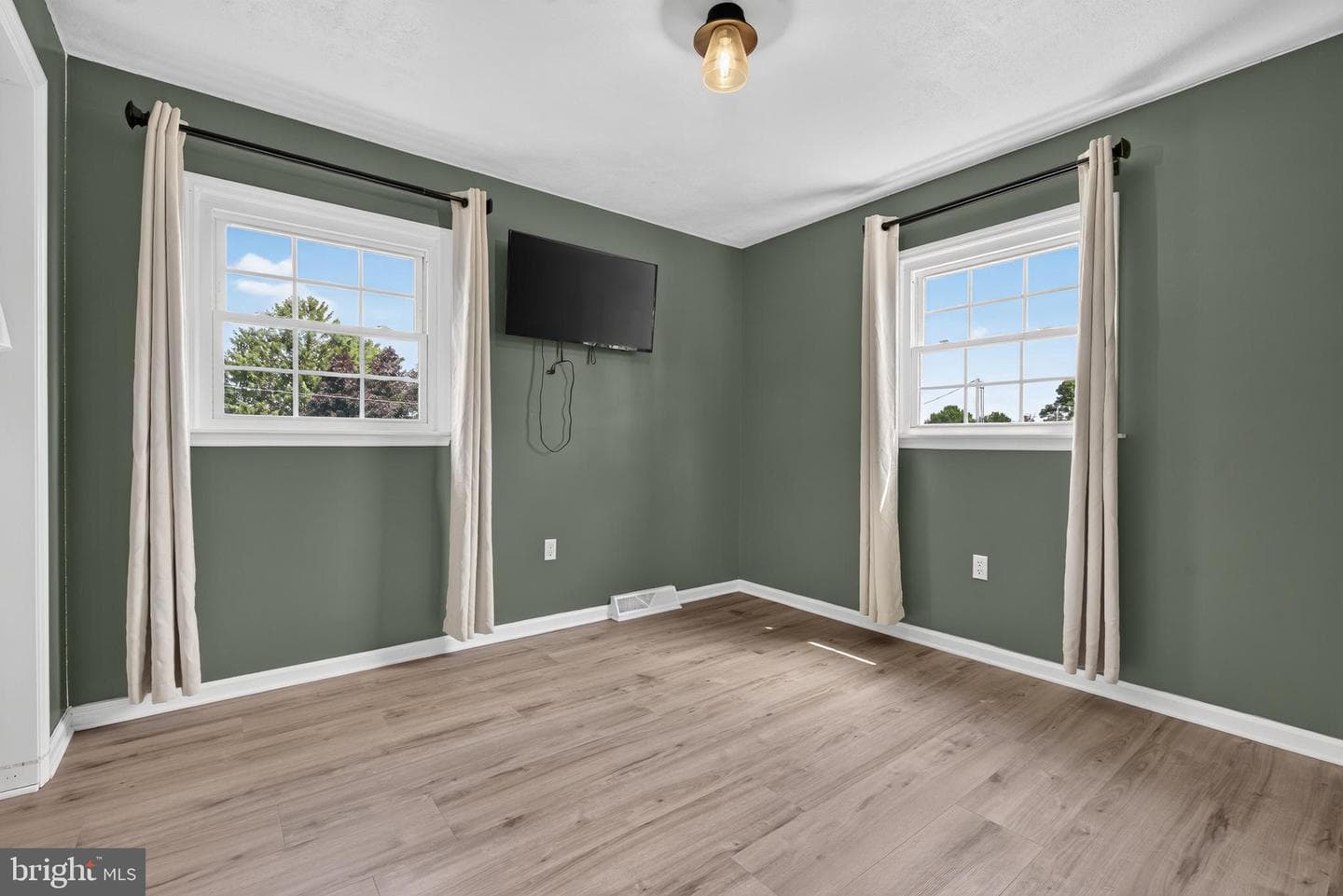 610 E Walnut Street photo 26