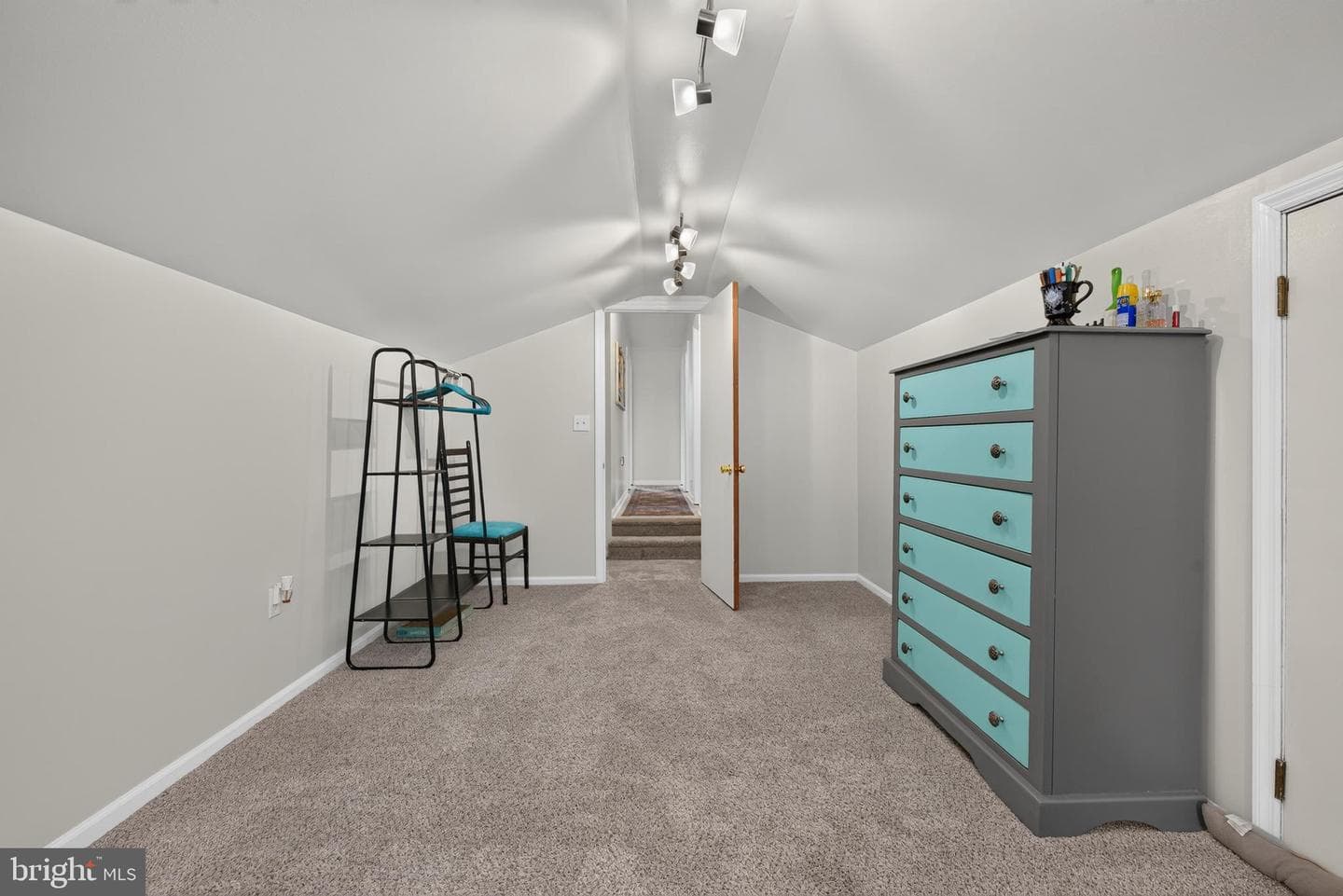 610 E Walnut Street photo 33
