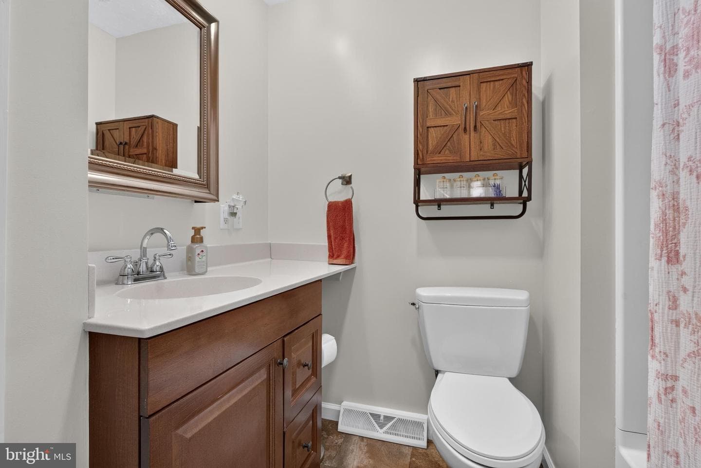 610 E Walnut Street photo 34