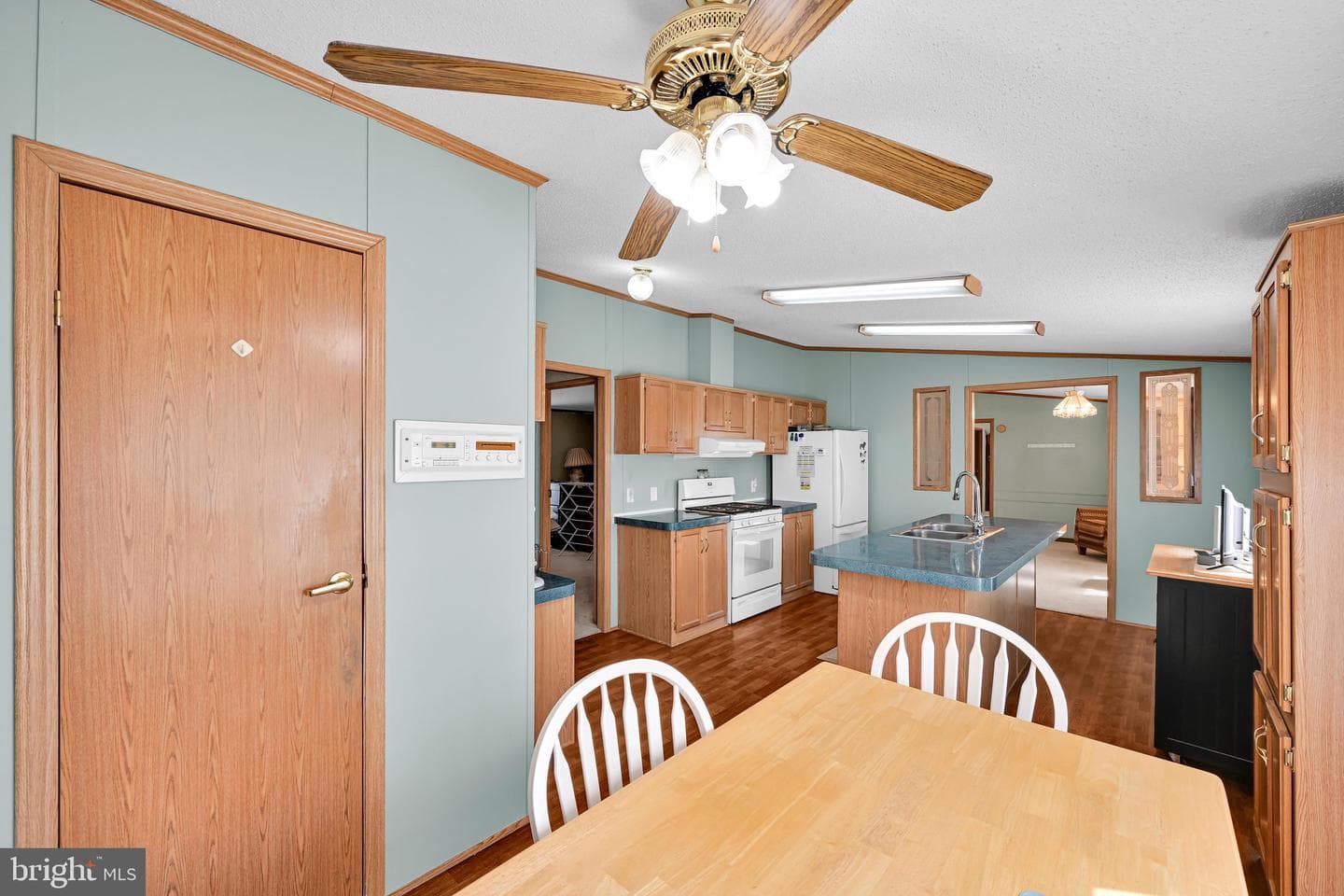 379 W Spruce Street photo 15