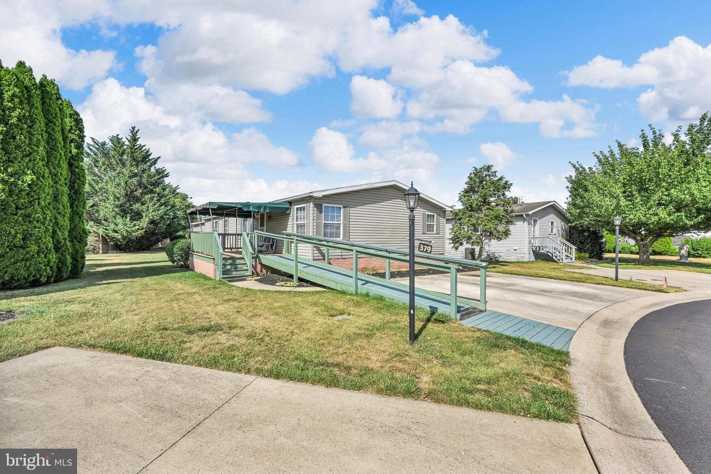 379 W Spruce Street photo 6