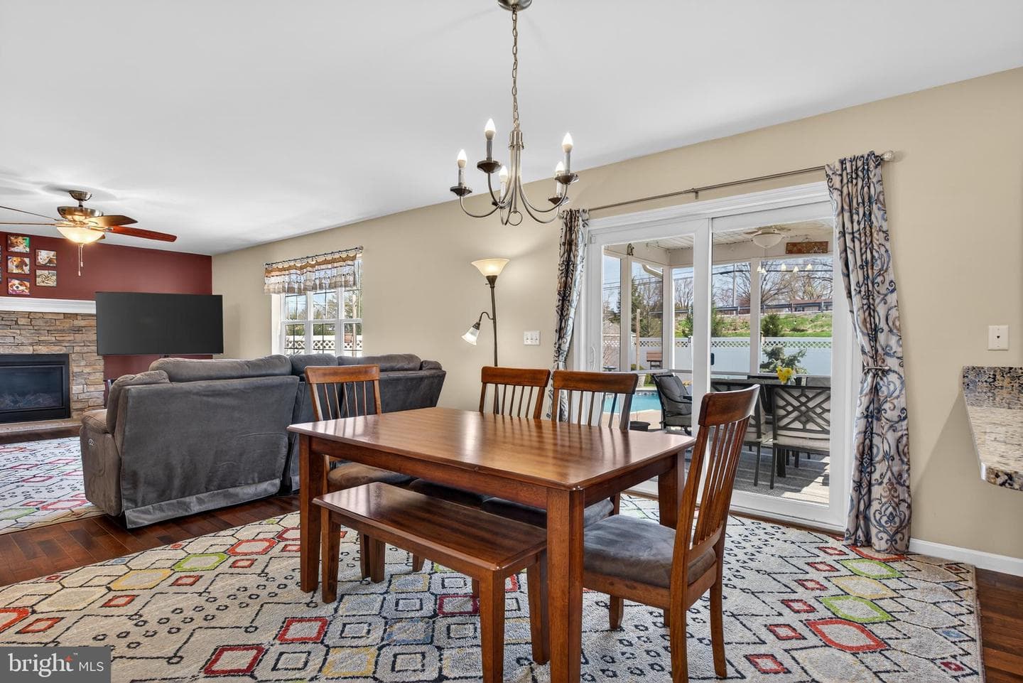 13 Blue Jay Way photo 18