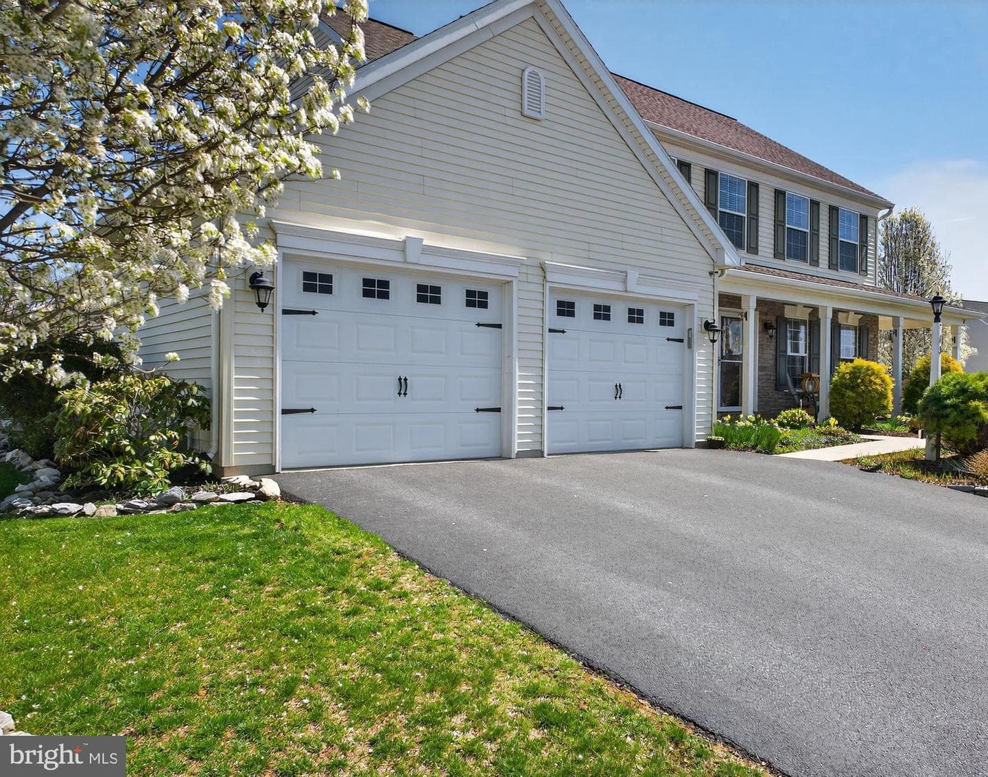 13 Blue Jay Way, Annville