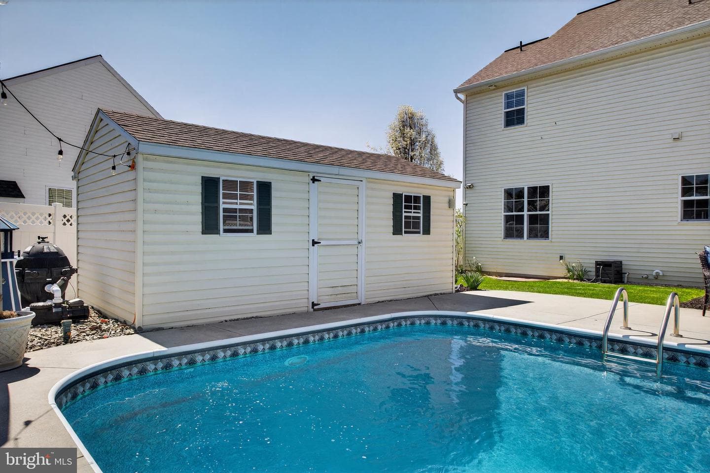 13 Blue Jay Way photo 48