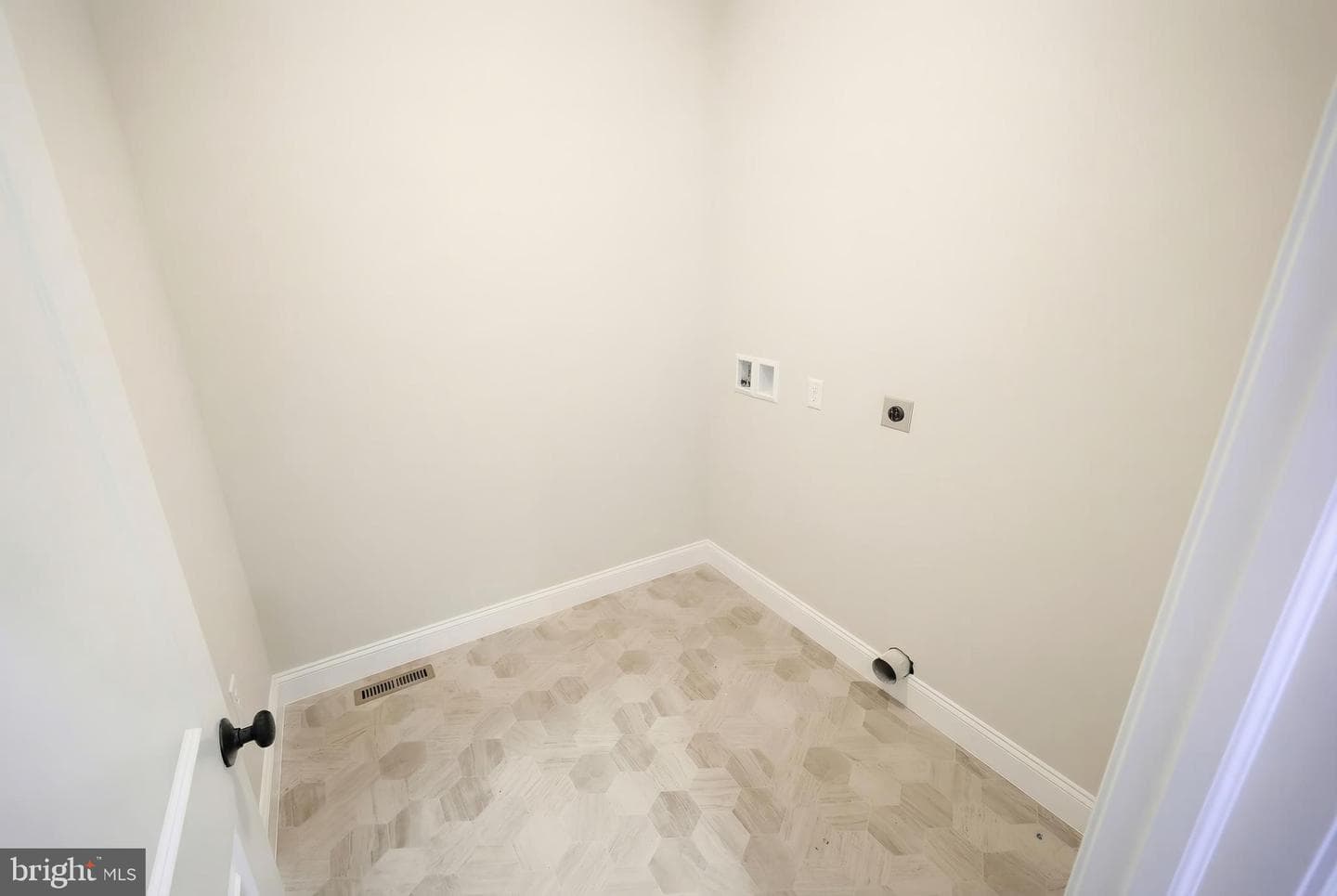 122 Alexandria Drive photo 17
