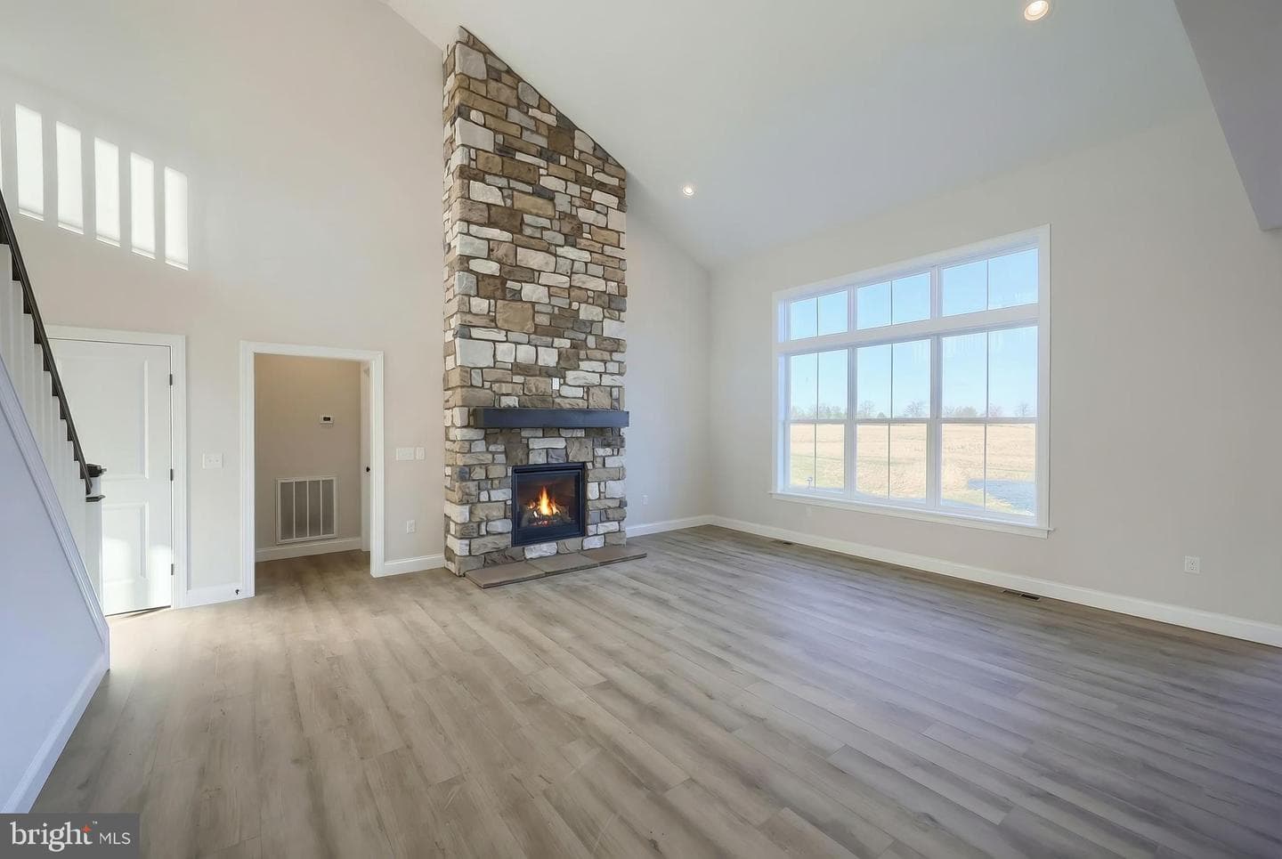 122 Alexandria Drive photo 9