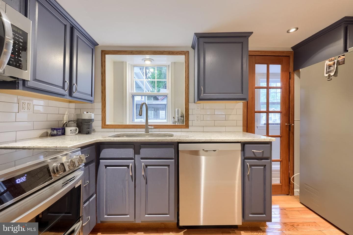 100 Glossbrenner Ave L-0003 photo 33