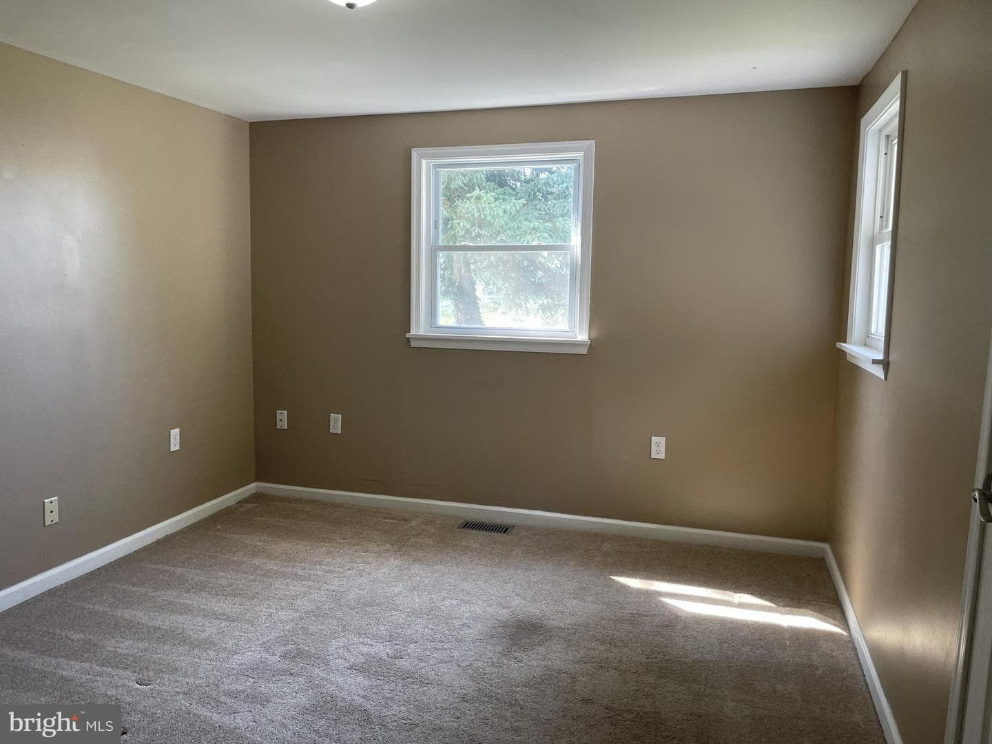 2025 S Lincoln Avenue photo 8