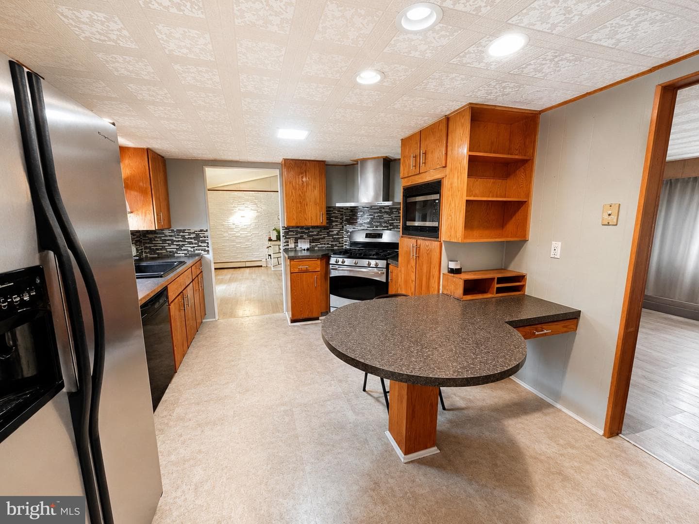 402 Noble Street photo 13