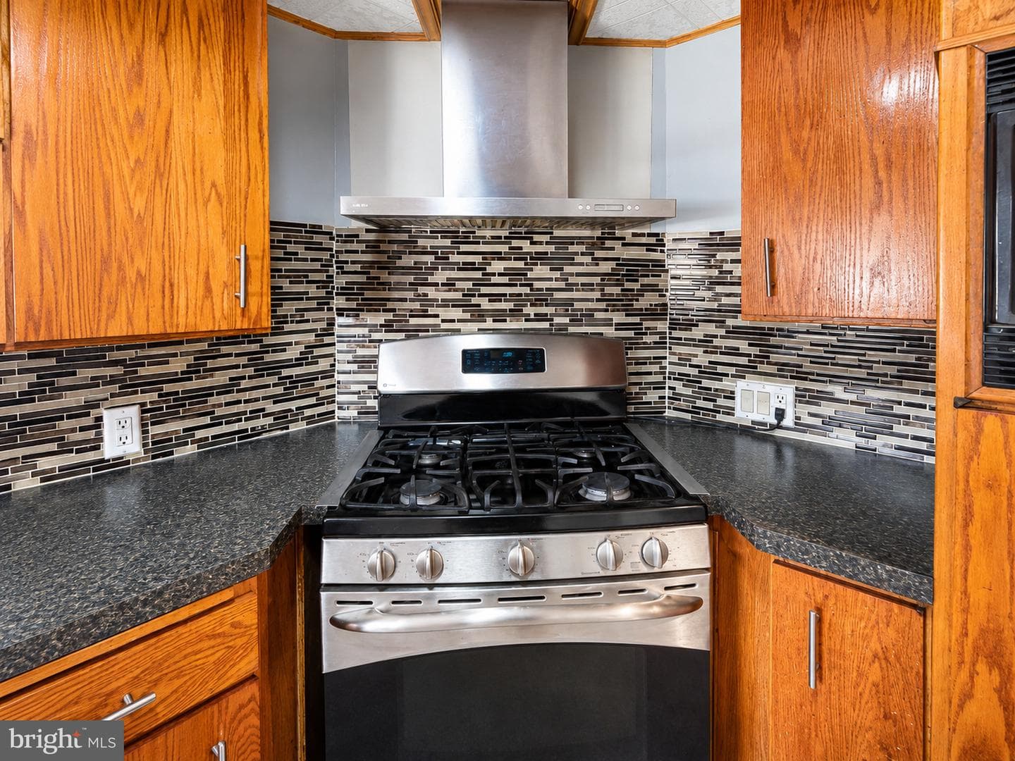 402 Noble Street photo 14