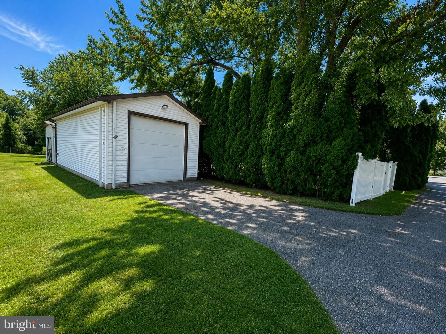 402 Noble Street photo 42