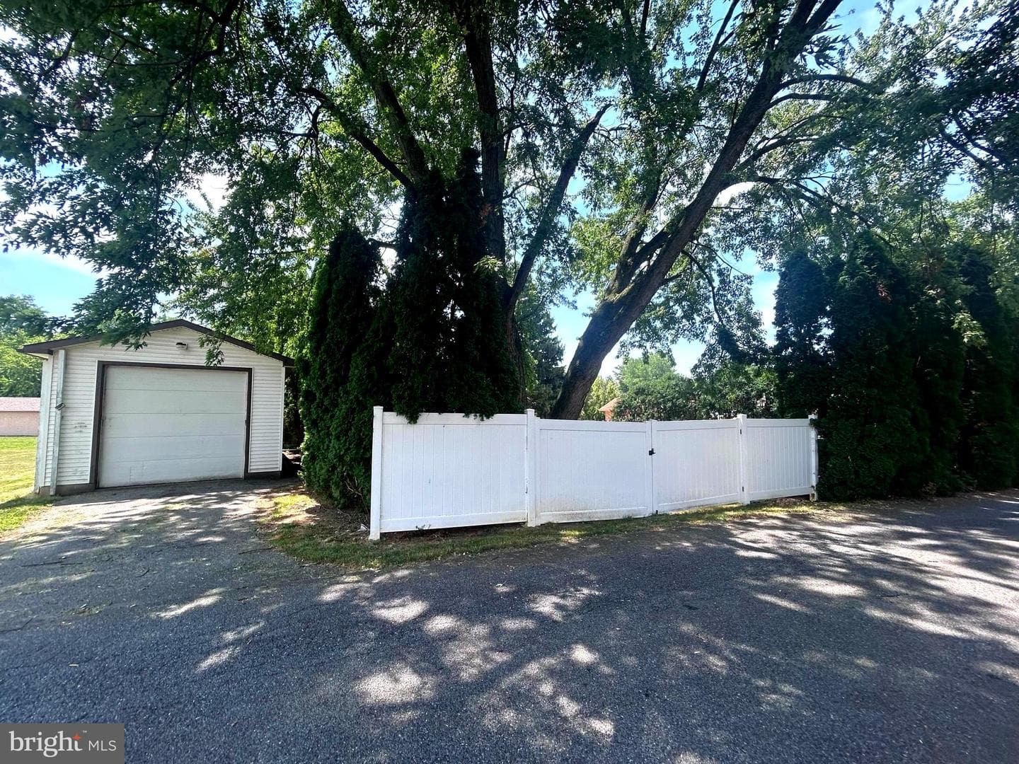 402 Noble Street photo 43