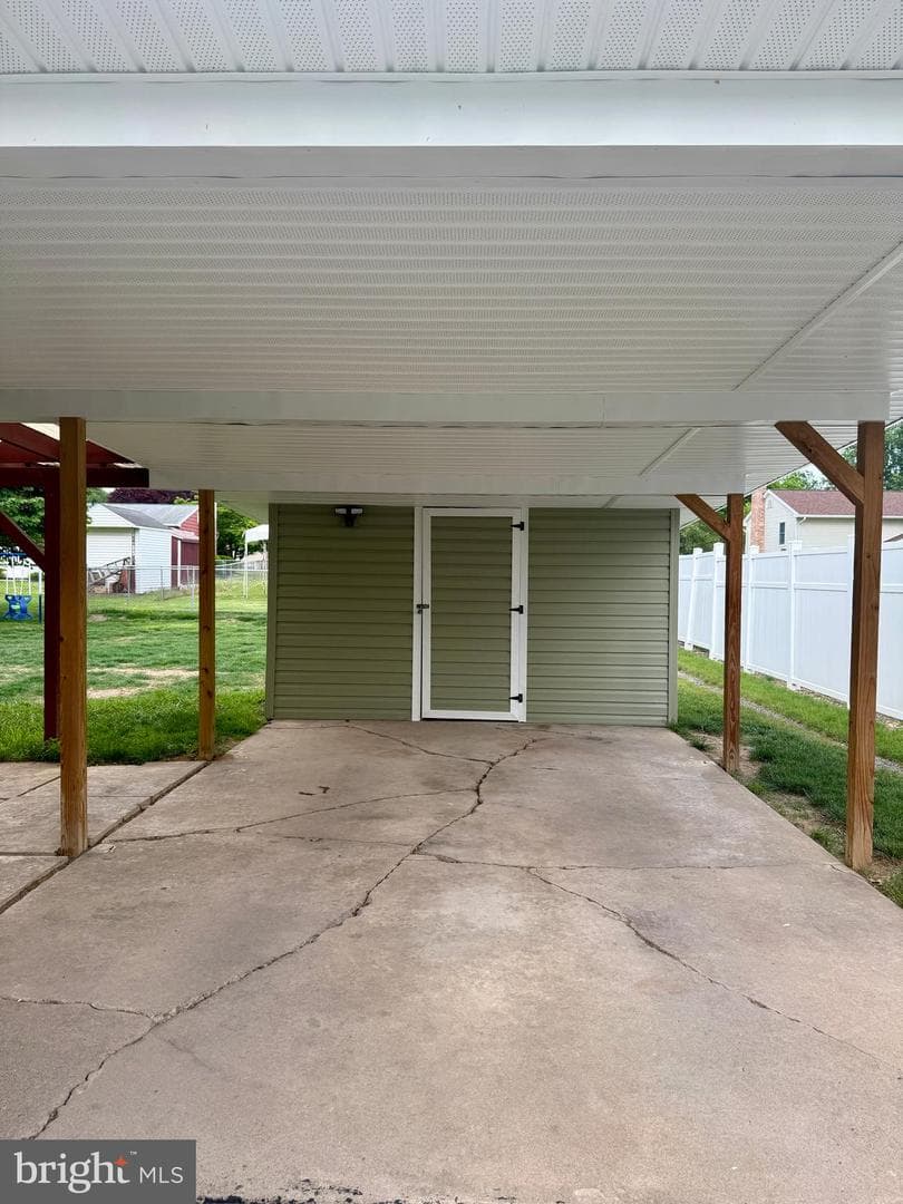 1434 Country Club Lane photo 4