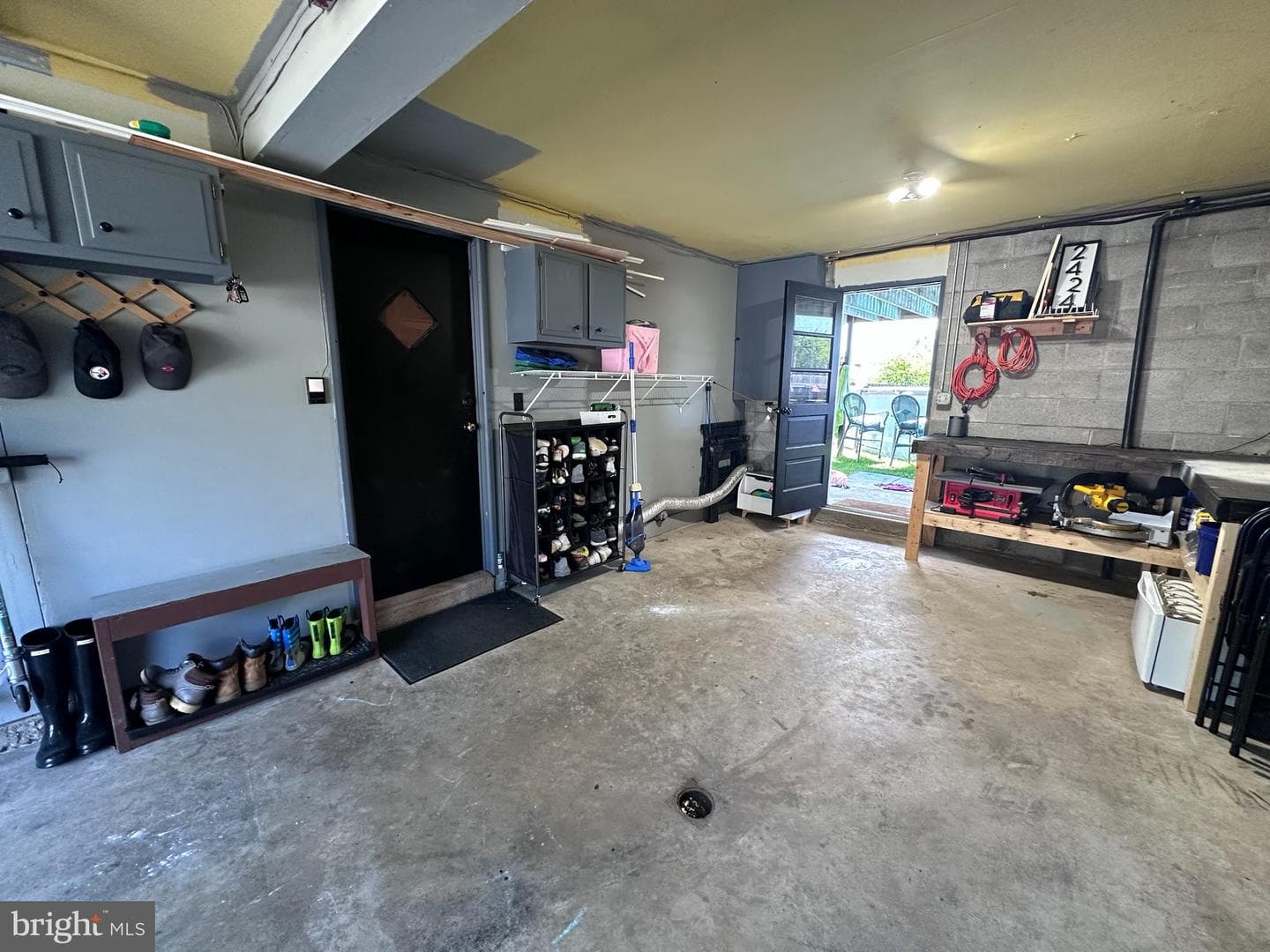 2424 N Hills Dr photo 29