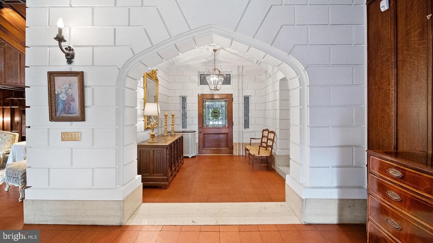 1717 Woodland Road photo 3