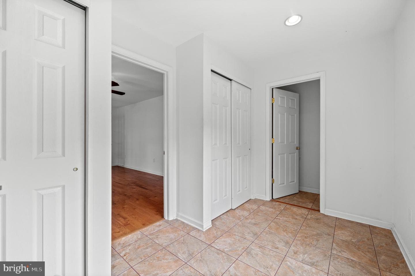 38 S Grange Avenue photo 4