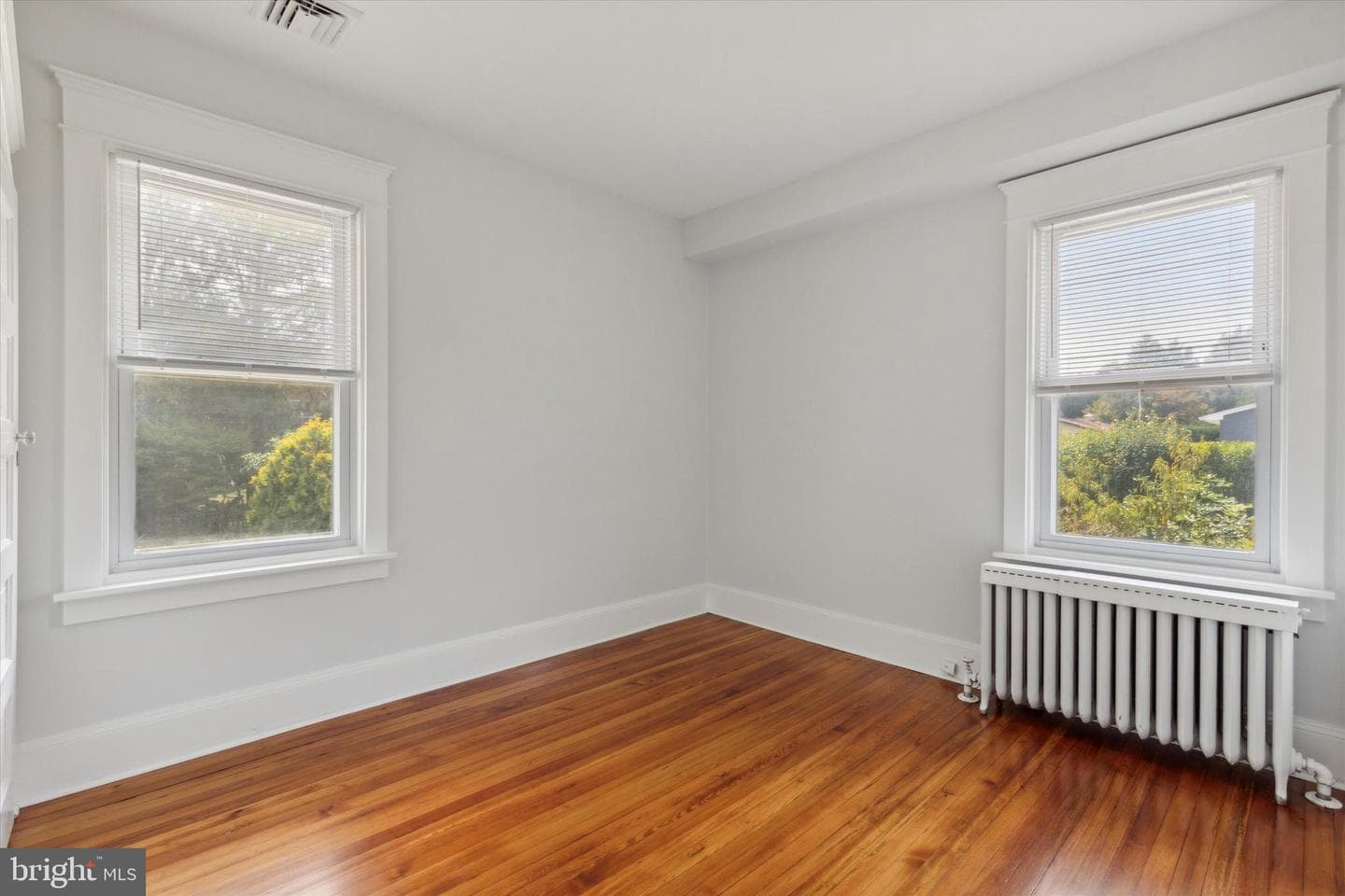 28 Grove Avenue photo 10
