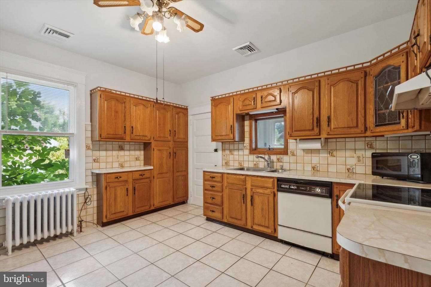 28 Grove Avenue photo 13