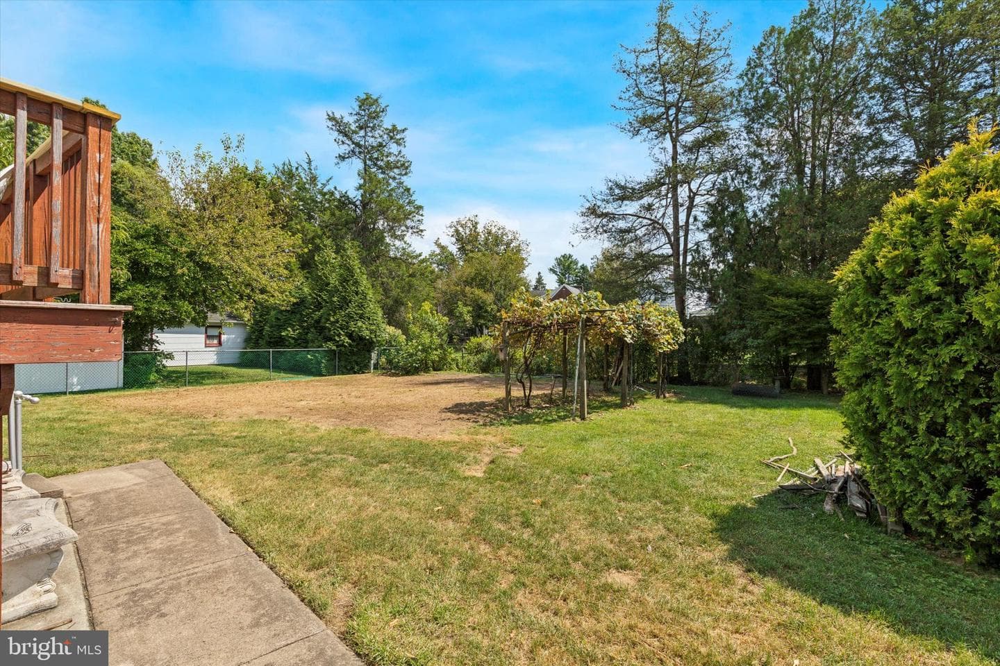 28 Grove Avenue photo 18