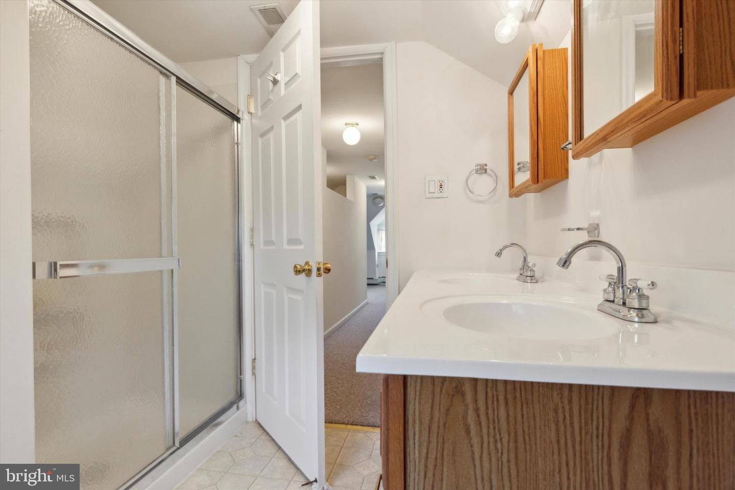 28 Grove Avenue photo 20