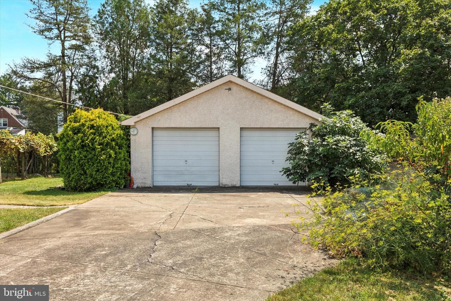28 Grove Avenue photo 3