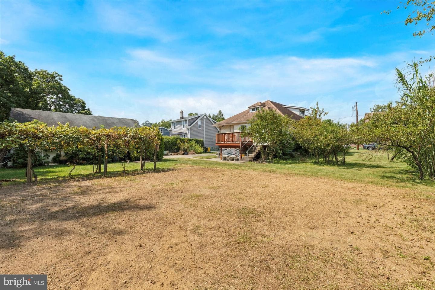 28 Grove Avenue photo 31
