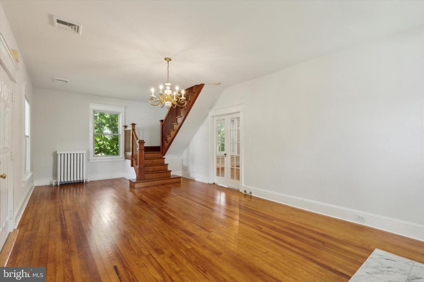 28 Grove Avenue photo 5