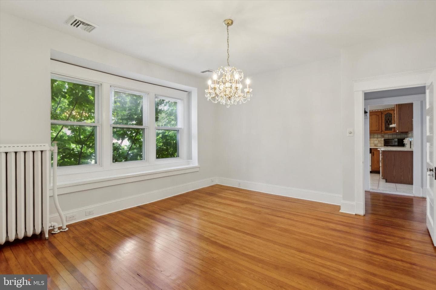 28 Grove Avenue photo 6