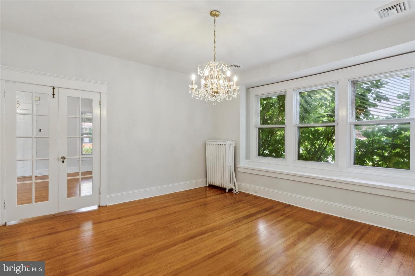 28 Grove Avenue photo 7