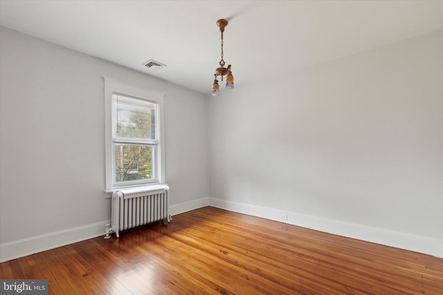 28 Grove Avenue photo 8