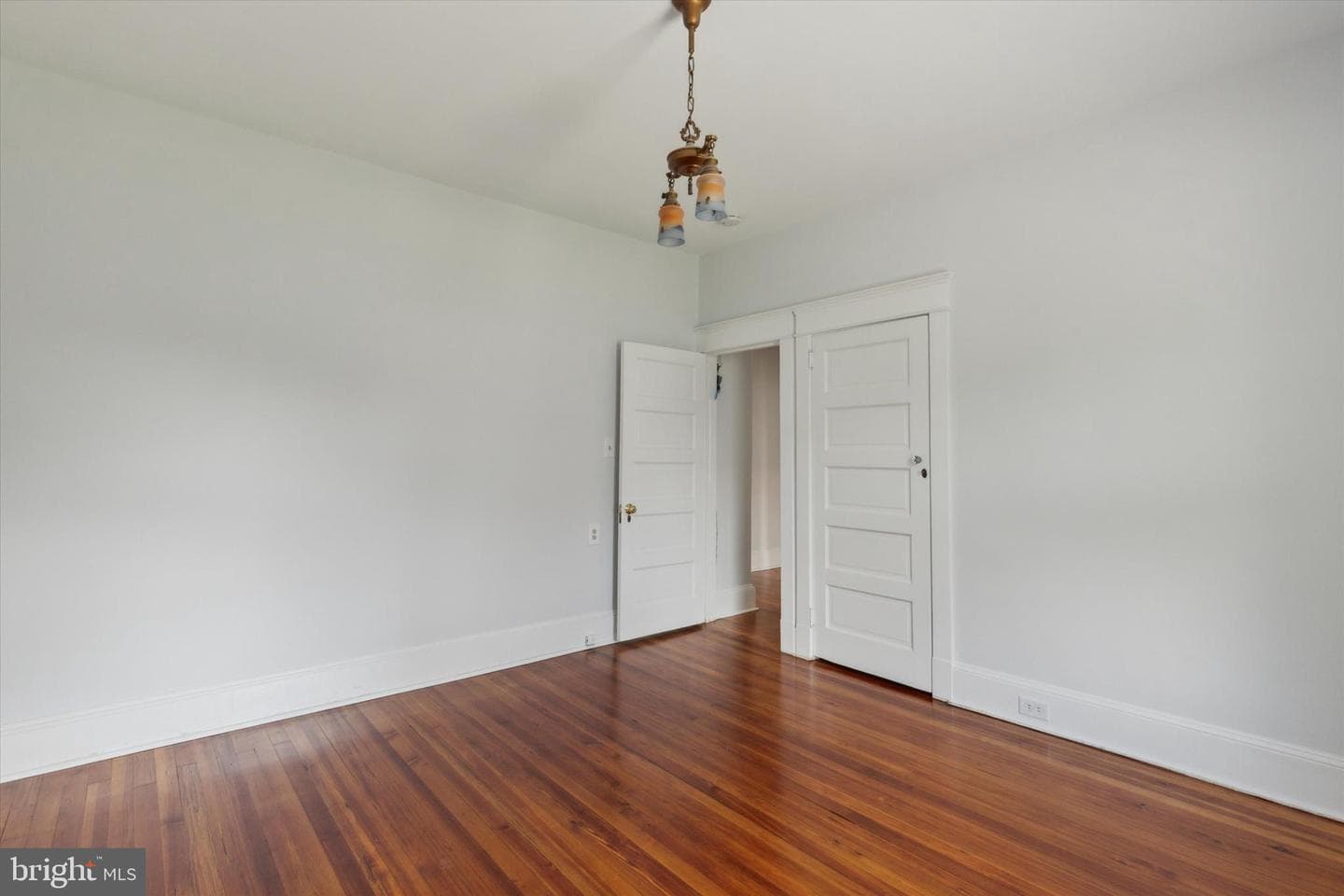 28 Grove Avenue photo 9